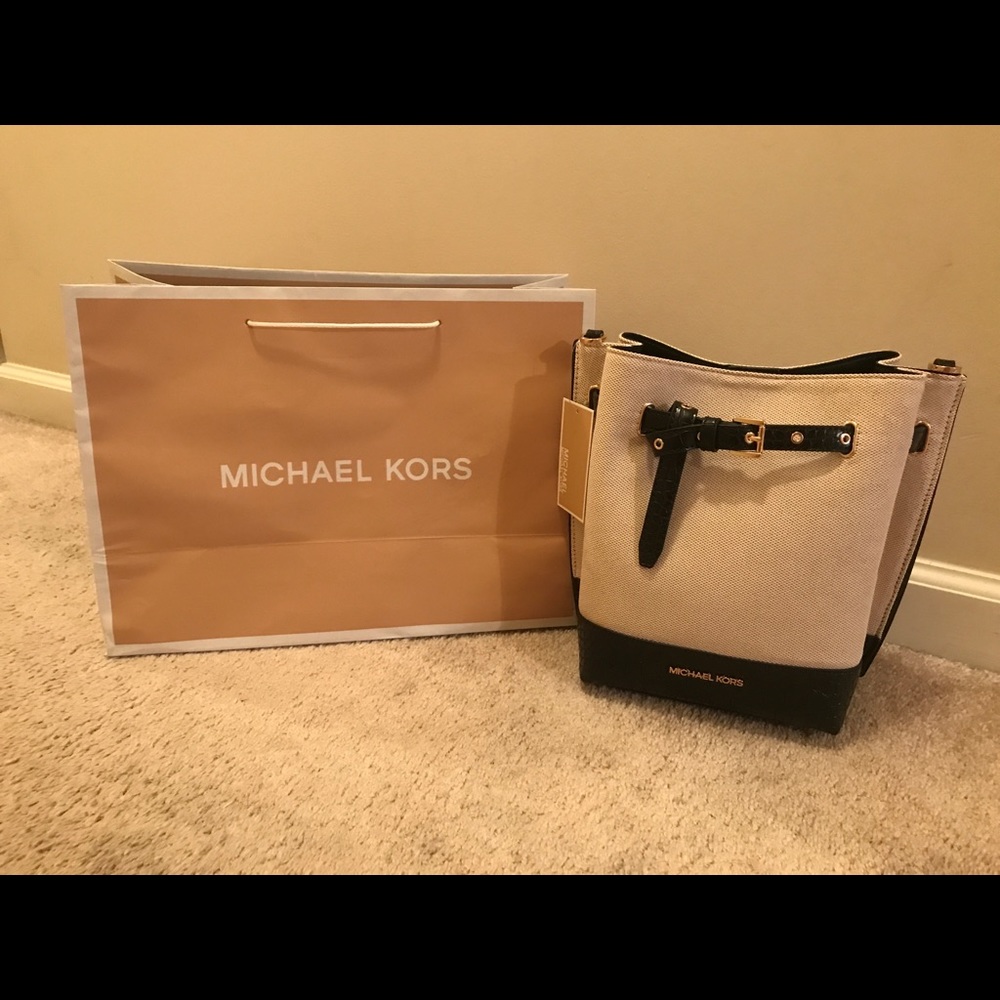 Michael Kors Emilia Bucket Bag Small